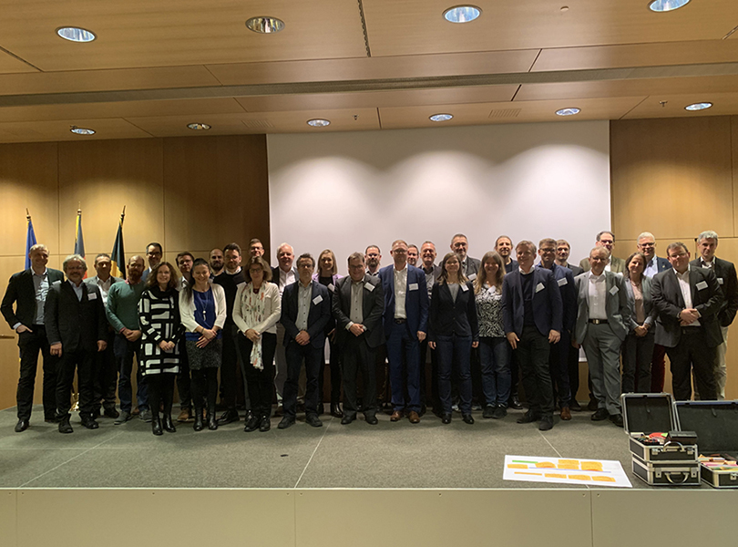 Gruppenbild Teilnehmende Expertengespräch „Digitalisierung trifft Ressourceneffizienz“